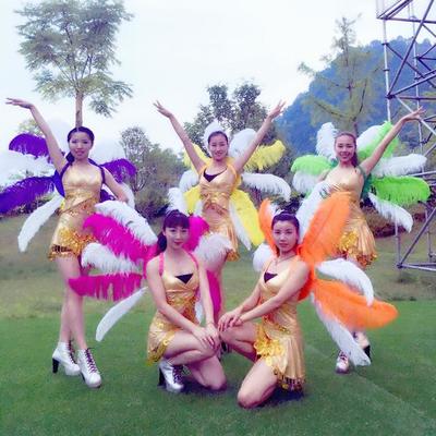 河南80后農民為內衣超模做時裝,從義烏采購配件,找農村婦女加工