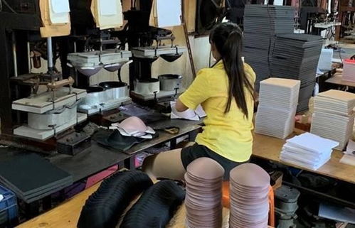 疫情讓人更性感 國(guó)內(nèi)服裝蒸發(fā)4000億,性感內(nèi)衣銷量卻暴漲5倍