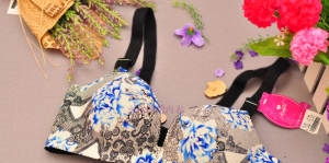 文胸套裝批發(fā) 廣東廠家直銷一片無痕內(nèi)衣批發(fā)