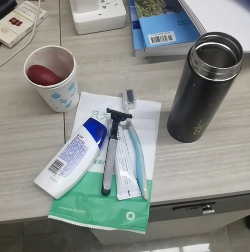 一批30歲青年不再租房 住公司 住停車場(chǎng)