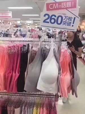 女生不戴胸罩出門是怎樣一種體驗?