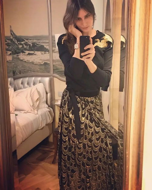 小泰山拿下歐萊雅新品代言,帕子出演職業銷售員熱賣性感內衣 今日美圖